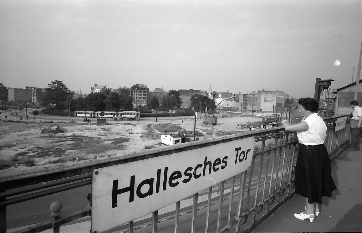 Berlin Mehringplatz 049041